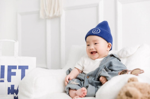 太原宝宝吃奶蹬腿烦躁扭动